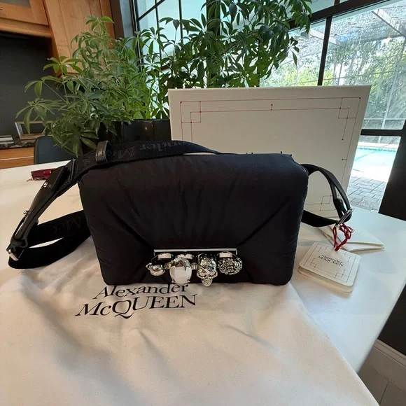 Alexander Mcqueen Black Nylon Puffy Knuckle Belt Bag
